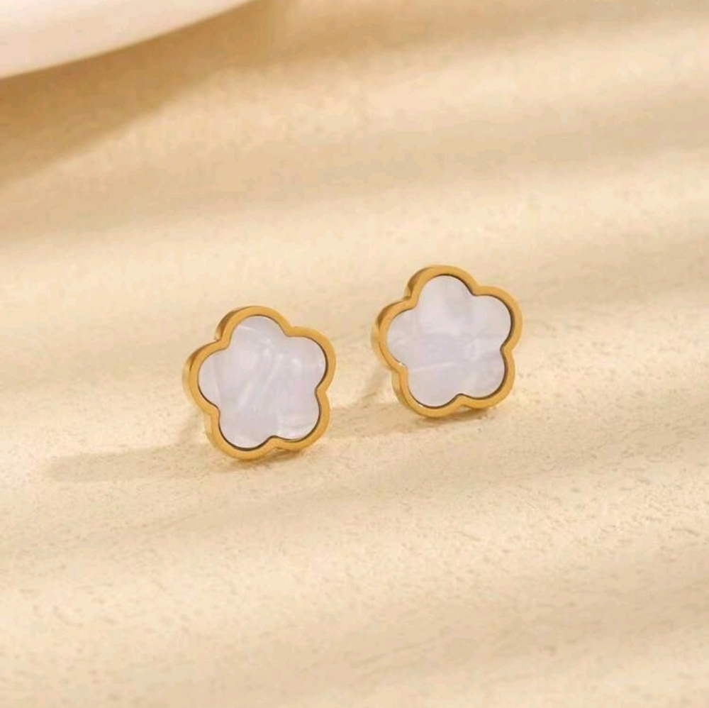 Elegant Gold and White Clover Stud Earrings